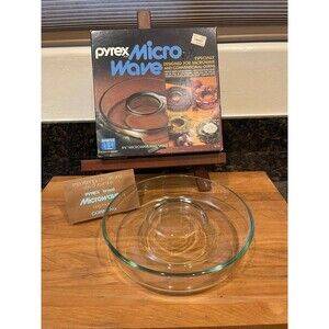 Pyrex Vintage Microwave/Oven Ring Mold